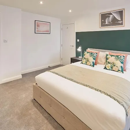 Apartment Host & - View *