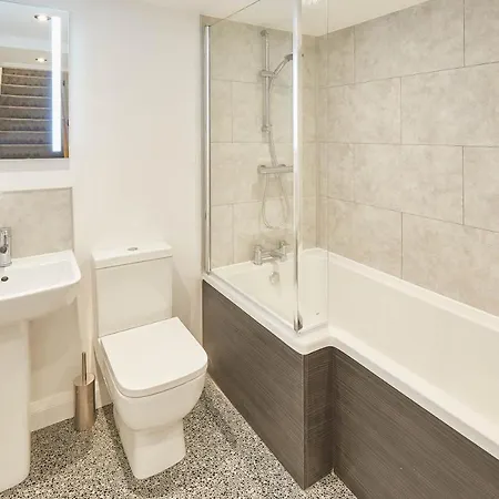 Apartment Host & - View Whitby