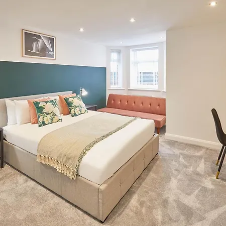 Apartment Host & - View *